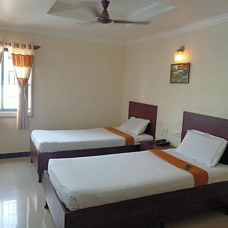 Sky Park Hotels Tiruppur Extérieur photo